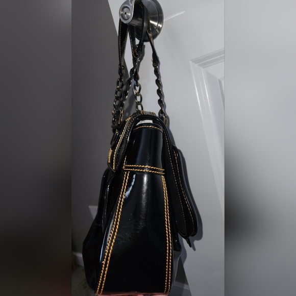 Fendi B Bag in Black Patent Leather - Picture 3 of 12